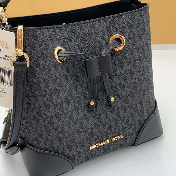 MICHAEL KORS MERCER Small Logo Bucket crossbody Bag Black signature color - Picture 8 of 16